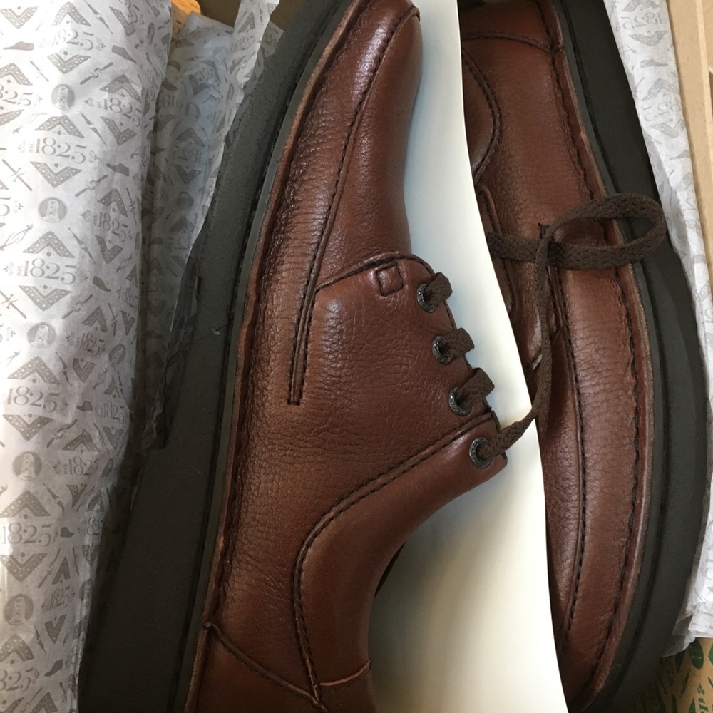 Brand new men’s Clark’s in brown